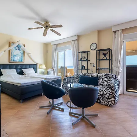 Apartman Sunny Penthouse With Pool & Hot Tub In Roca Estepona