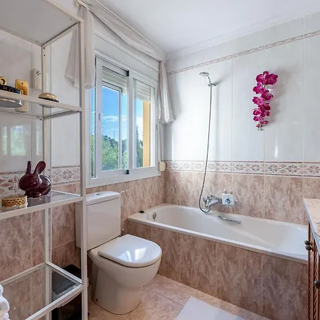 Apartman Sunny Penthouse With Pool & Hot Tub In Roca