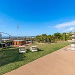 Sunny Penthouse With Pool & Hot Tub In Roca Appartement *