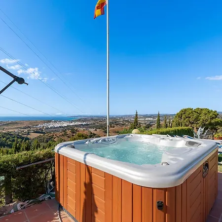 Apartment Sunny Penthouse With Pool & Hot Tub In Roca Estepona