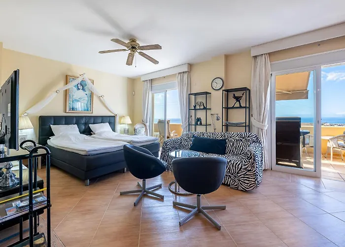 Appartement Sunny Penthouse With Pool & Hot Tub In Roca Estepona