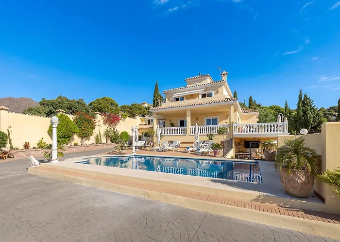 Sunny Penthouse With Pool & Hot Tub In Roca * Estepona