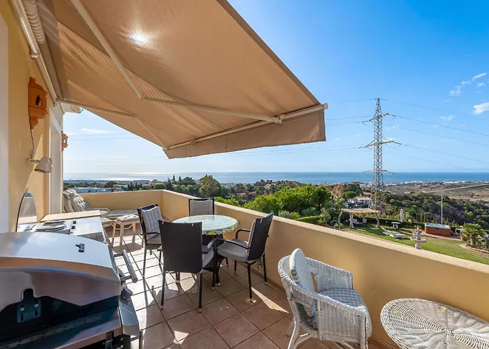 Appartement Sunny Penthouse With Pool & Hot Tub In Roca Estepona