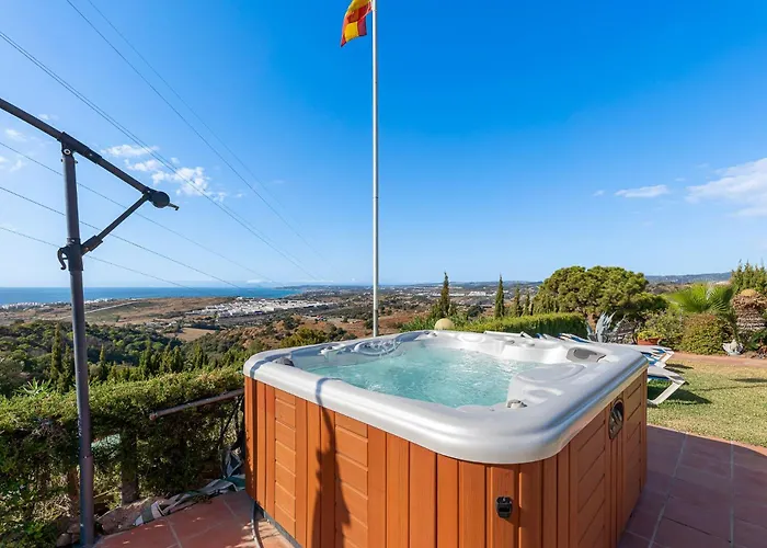 Apartment Sunny Penthouse With Pool & Hot Tub In Roca Estepona